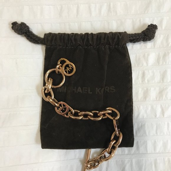 Michael Kors Heritage Toggle Lock Logo Bracelet - Picture 4 of 4